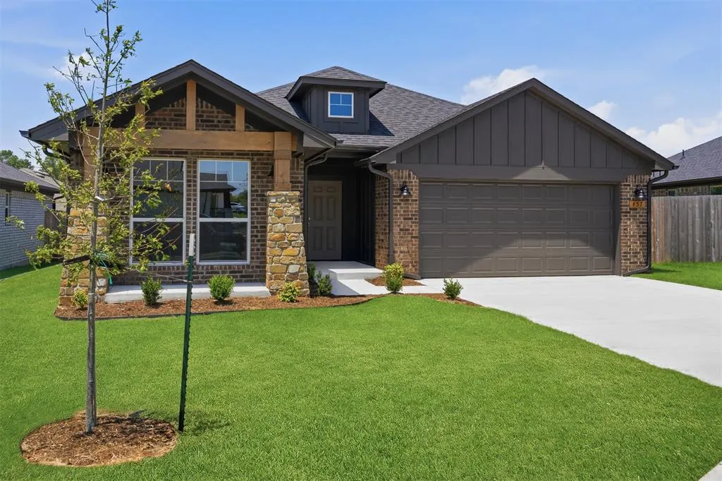 Photo 2 — 457 Vista Drive, Yukon, OK 73099