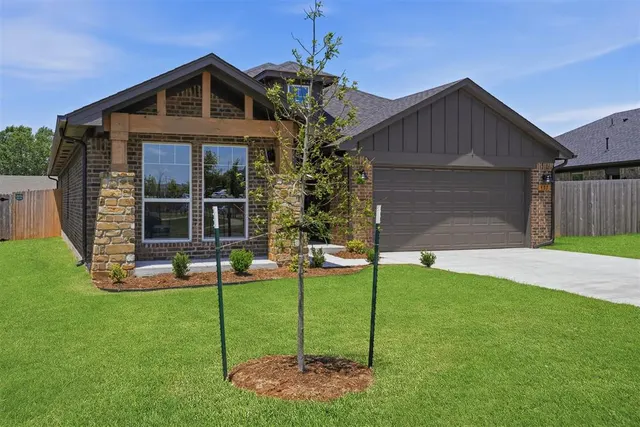 Photo 3 — 457 Vista Drive, Yukon, OK 73099