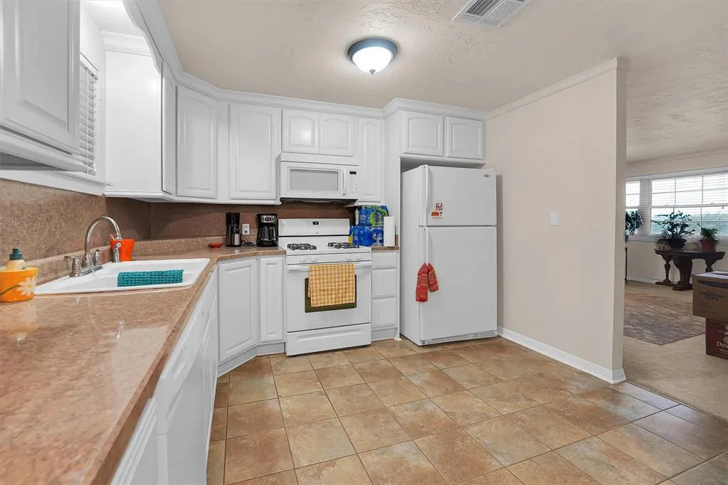 Photo 7 — 813 S Magnolia Street, Cordell, OK 73632