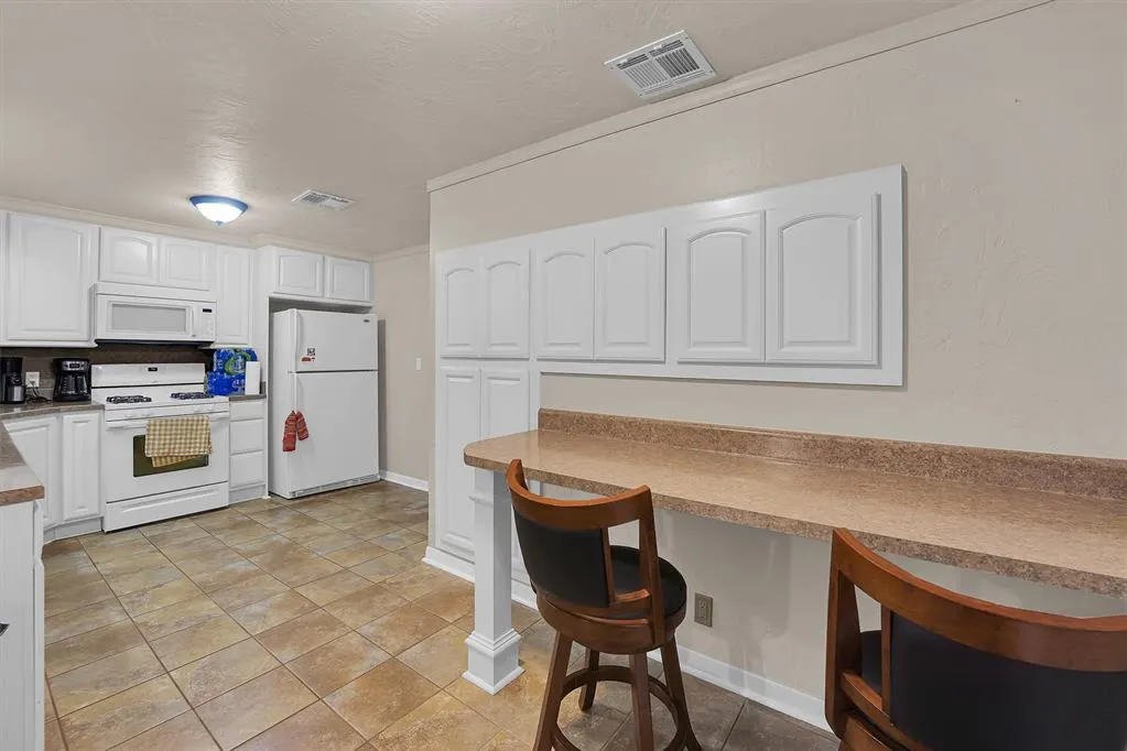 Photo 8 — 813 S Magnolia Street, Cordell, OK 73632