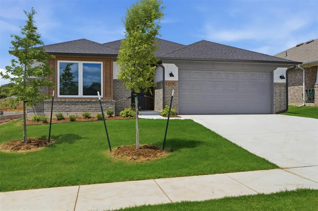 Photo 2 — 315 Woodrock Street, Harrah, OK 73045