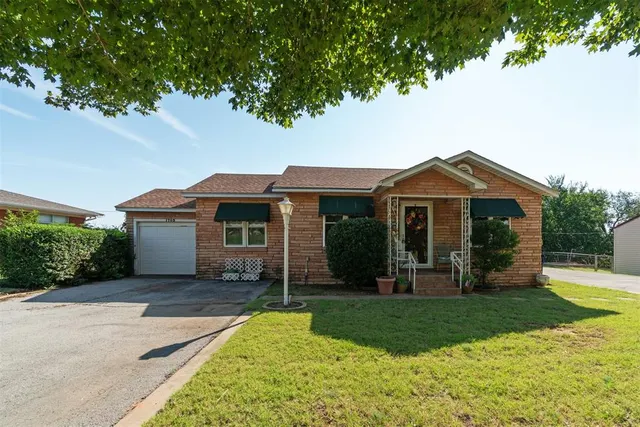Photo 2 — 1703 S Mission Street, Anadarko, OK 73005