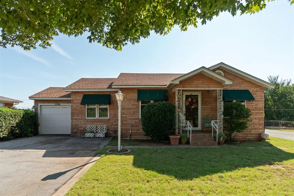 Photo 3 — 1703 S Mission Street, Anadarko, OK 73005