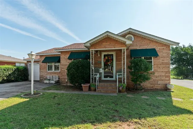 Photo 6 — 1703 S Mission Street, Anadarko, OK 73005