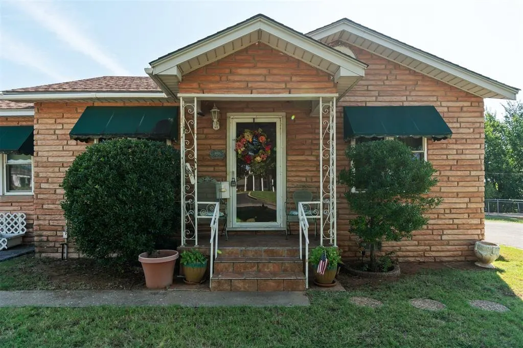 Photo 8 — 1703 S Mission Street, Anadarko, OK 73005