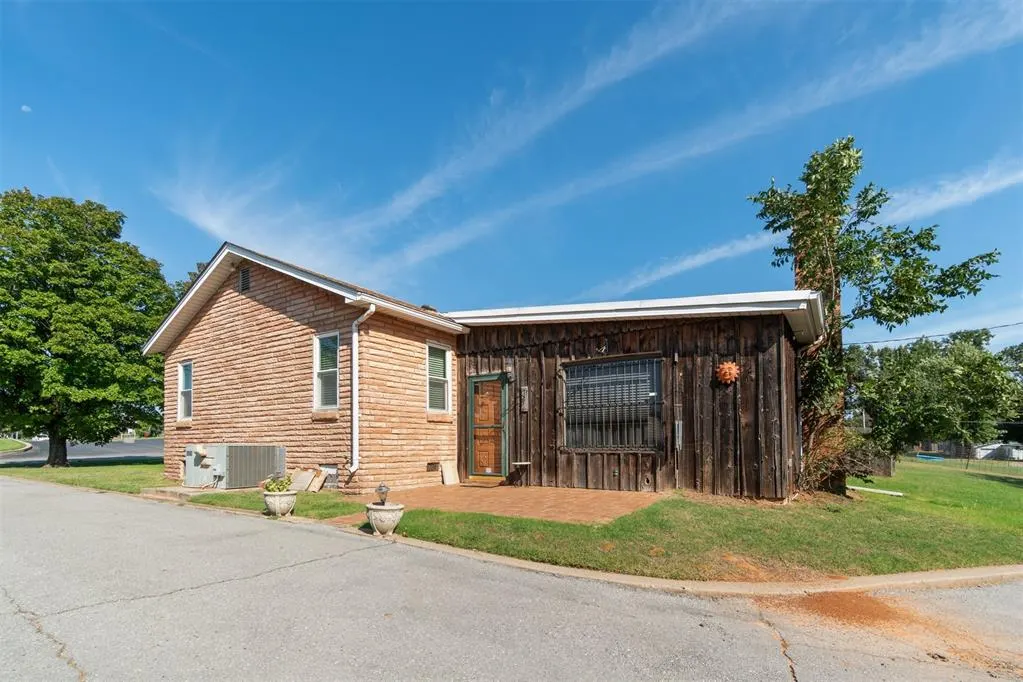Photo 43 — 1703 S Mission Street, Anadarko, OK 73005
