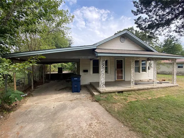 Photo 2 — 412 N 9th Street, Seminole, OK 74868