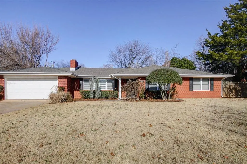 Front exterior — 805 Willow Lane, Norman, OK 73072