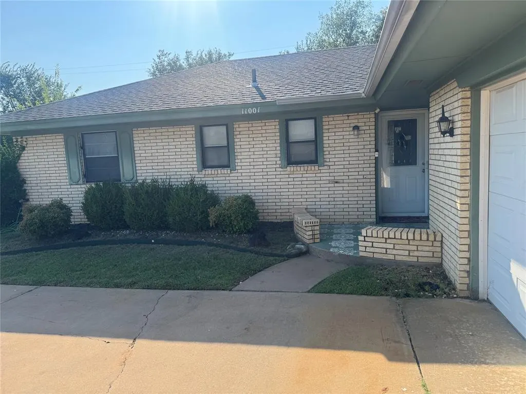 Photo 3 — 11001 Rochdale Avenue, Oklahoma City, OK 73114