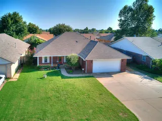 Sold home at 2404 SW 99th Street