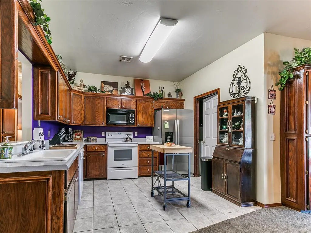 Photo 21 — 2404 SW 99th Street, Oklahoma City, OK 73159