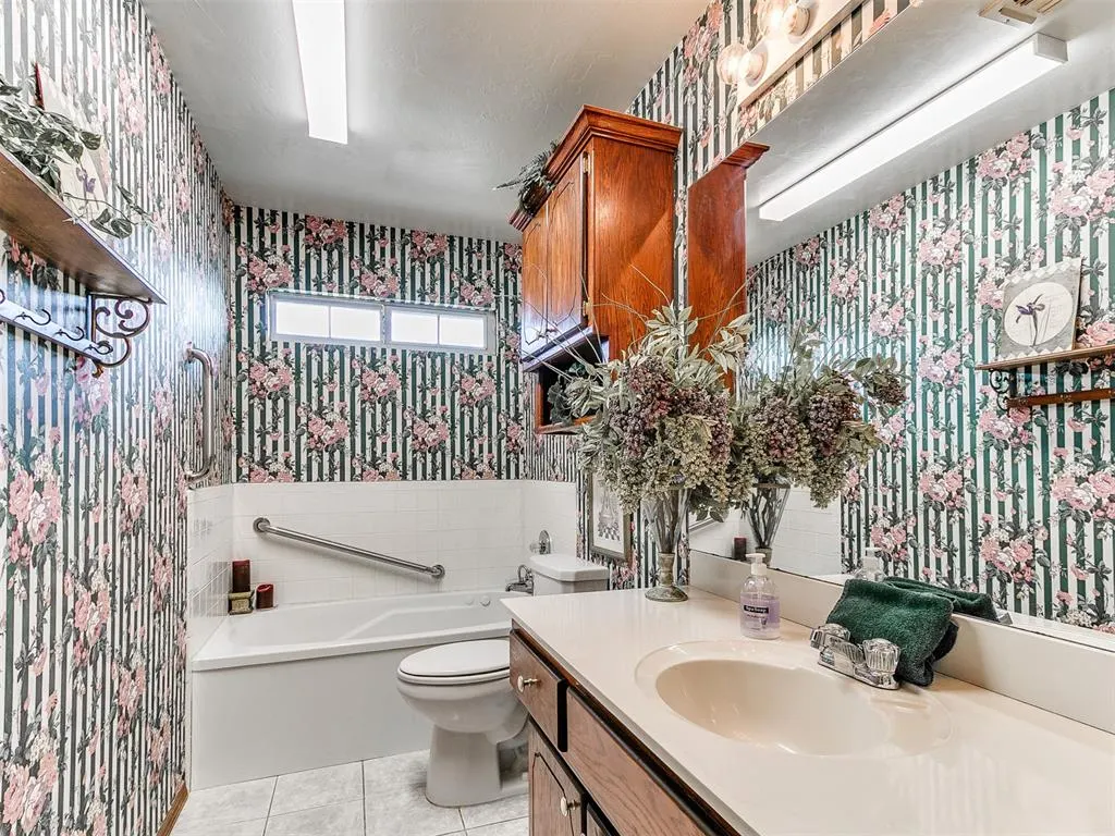 Photo 41 — 2404 SW 99th Street, Oklahoma City, OK 73159
