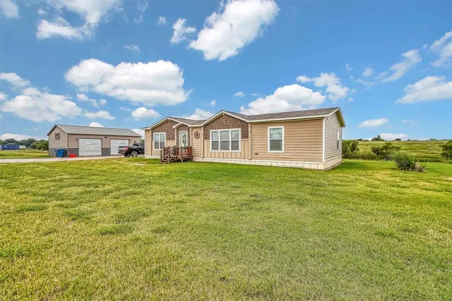 Photo 2 — 11775 N 2240 Road, New Cordell, OK 73632