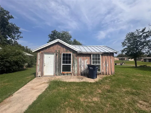 Front exterior — 402 N 5th Street, Seminole, OK 74868