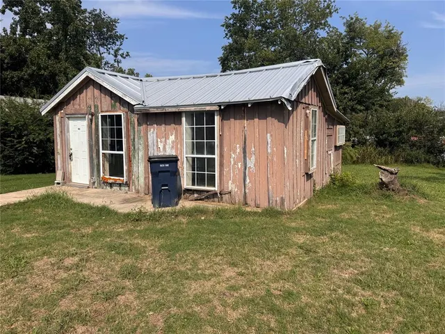 Photo 3 — 402 N 5th Street, Seminole, OK 74868