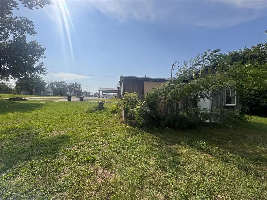 Photo 4 — 402 N 5th Street, Seminole, OK 74868