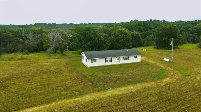 Photo 5 — 99104 N 3750 Road, Okemah, OK 74859