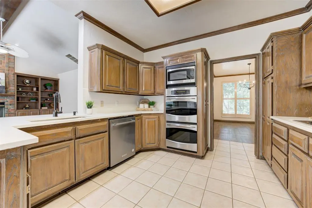 Photo 12 — 1516 Two Bridge Drive, Oklahoma City, OK 73131
