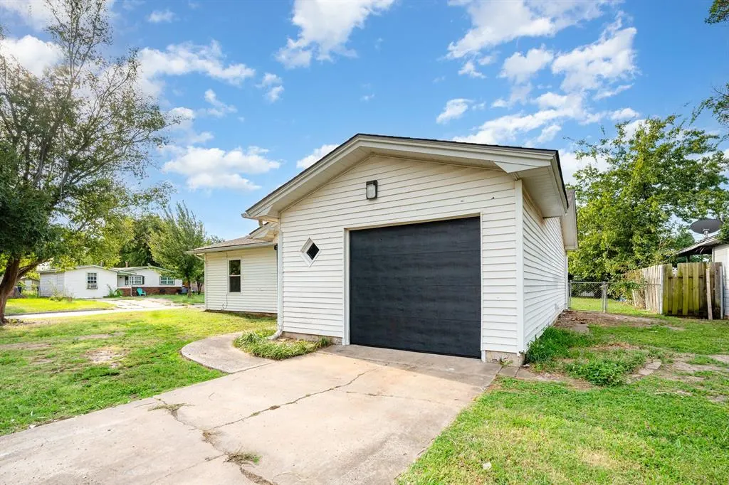 Photo 2 — 2202 SW 53rd Street, Oklahoma City, OK 73119