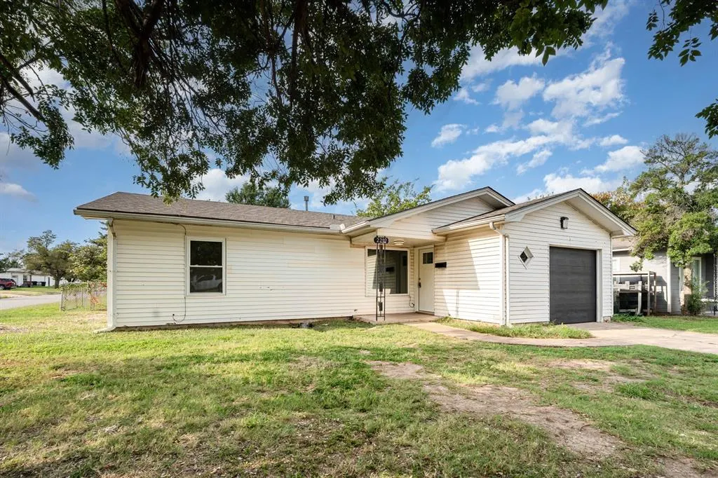 Photo 3 — 2202 SW 53rd Street, Oklahoma City, OK 73119