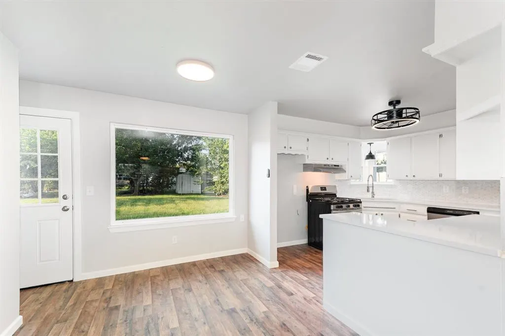 Photo 11 — 2202 SW 53rd Street, Oklahoma City, OK 73119