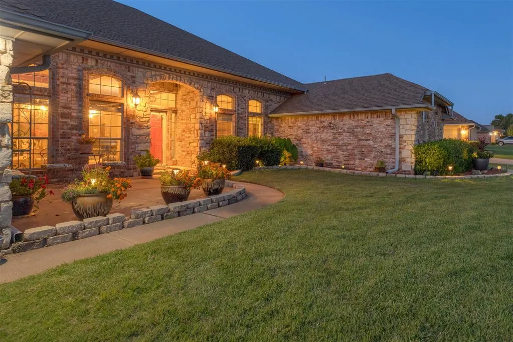 Photo 3 — 9205 SW 25th Street, Oklahoma City, OK 73128