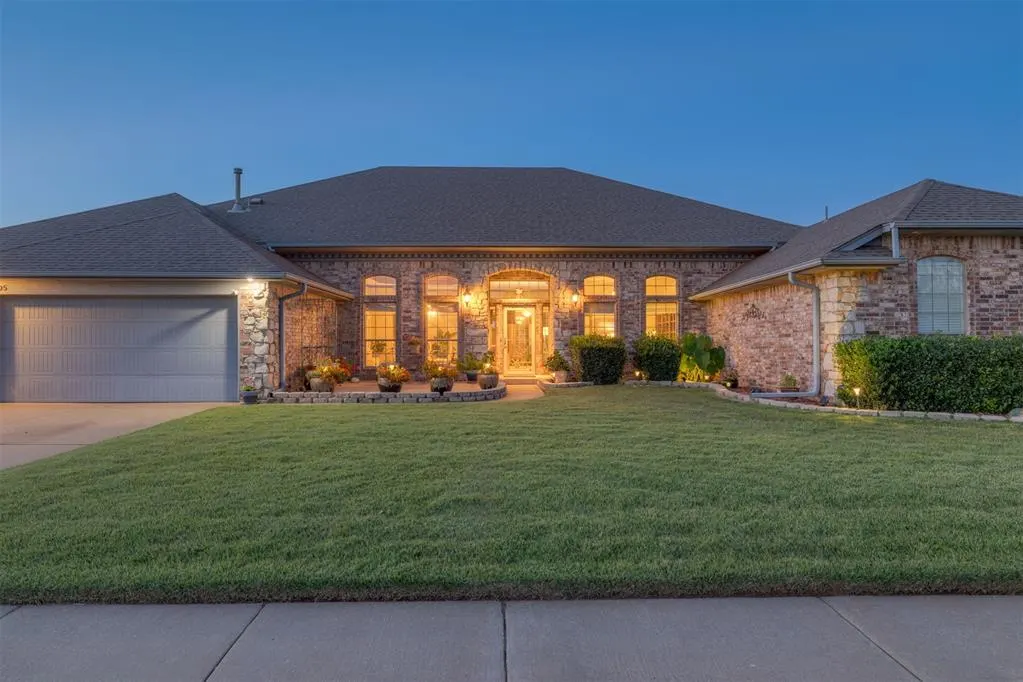 Front exterior — 9205 SW 25th Street, Oklahoma City, OK 73128