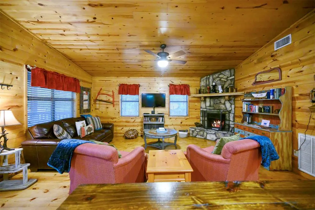 Photo 3 — 320 Orca Road, Broken Bow, OK 74728