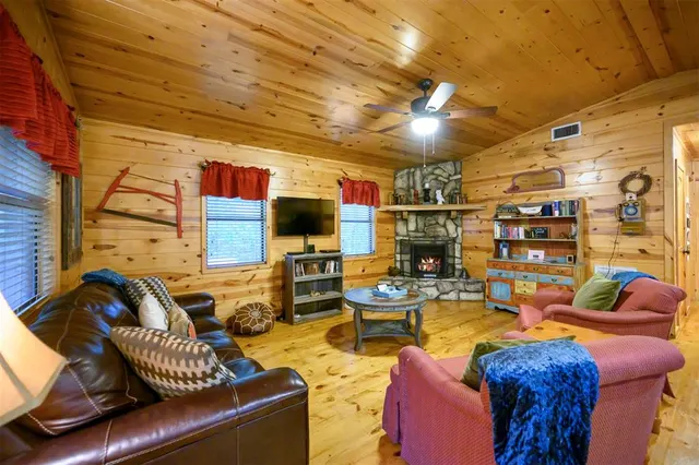 Photo 4 — 320 Orca Road, Broken Bow, OK 74728