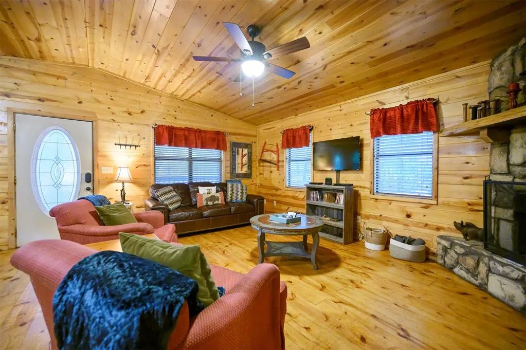 Photo 6 — 320 Orca Road, Broken Bow, OK 74728