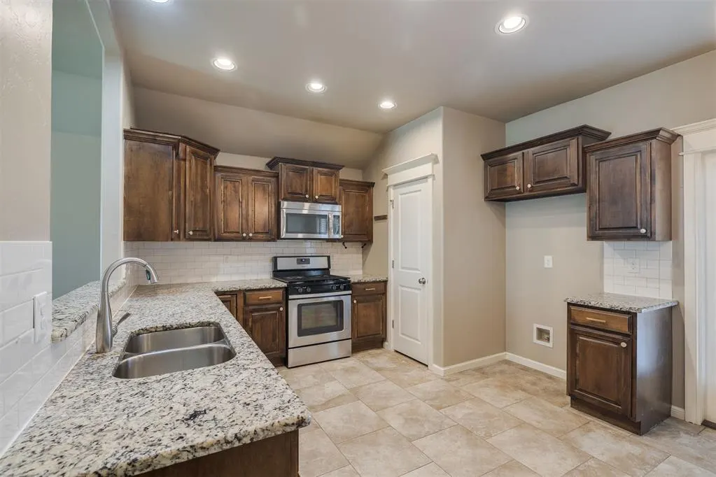 Photo 2 — 8609 SW 36th Terrace, Oklahoma City, OK 73179