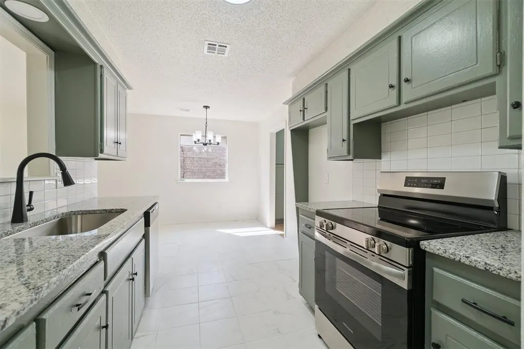 Photo 7 — 228 NW 88th Street, Oklahoma City, OK 73114