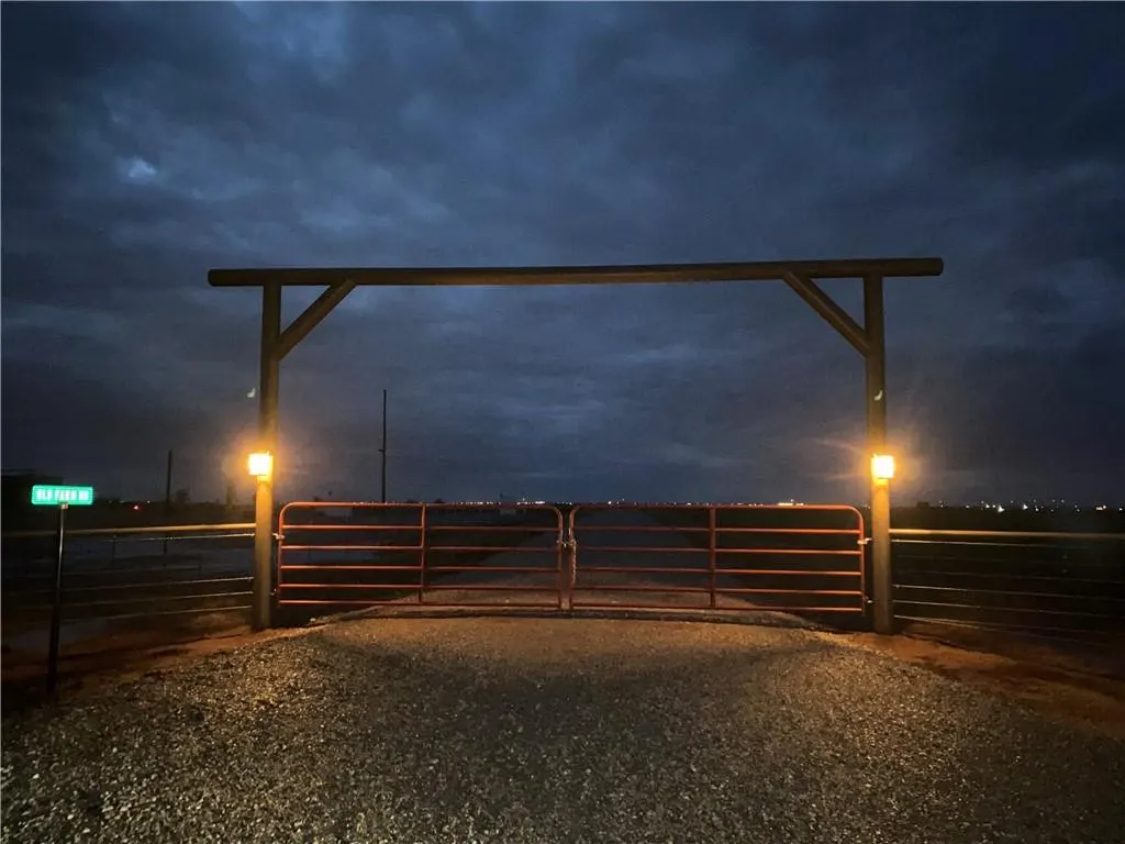Photo 2 — 4800 Old Farm Road, El Reno, OK 73036