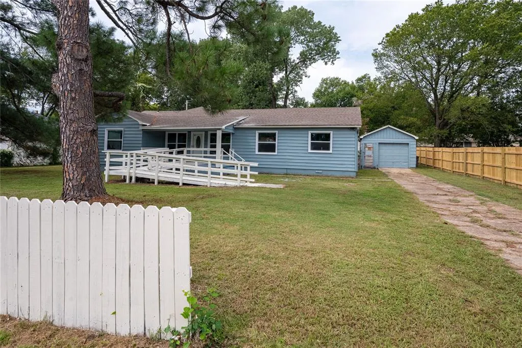 Photo 2 — 1515 Seran Drive, Wewoka, OK 74884