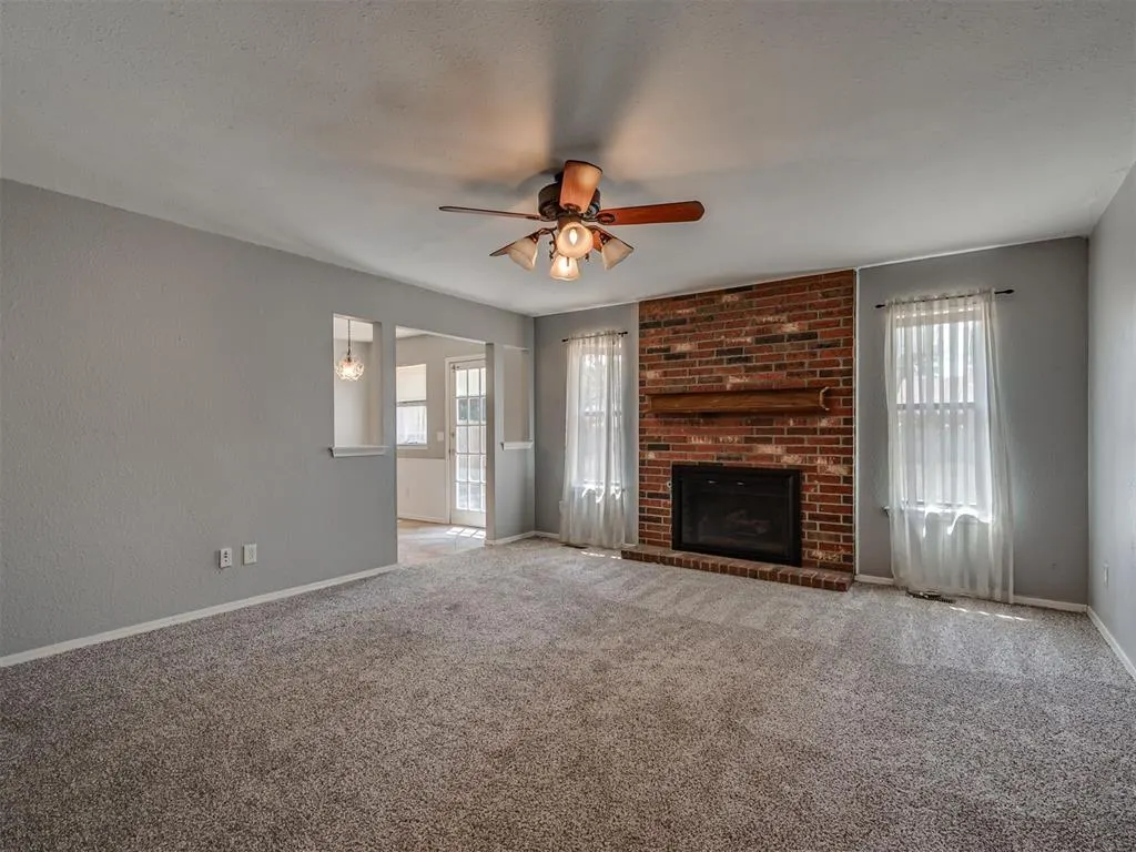 Photo 3 — 420 Brighton Drive, Edmond, OK 73003