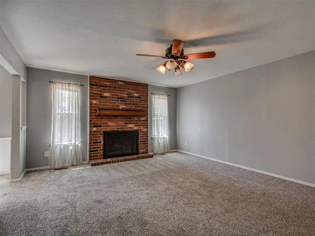 Photo 4 — 420 Brighton Drive, Edmond, OK 73003