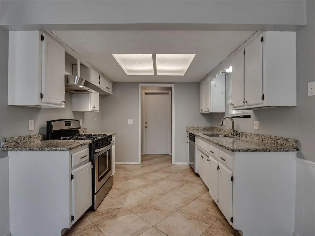 Photo 8 — 420 Brighton Drive, Edmond, OK 73003