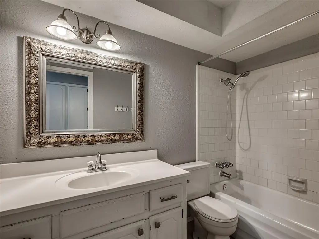Photo 15 — 420 Brighton Drive, Edmond, OK 73003
