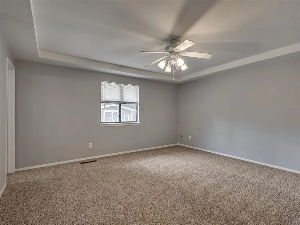 Photo 12 — 420 Brighton Drive, Edmond, OK 73003