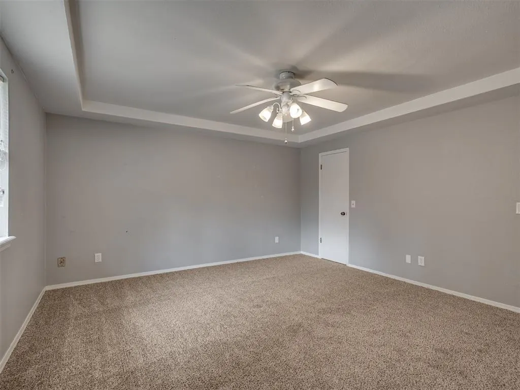 Photo 13 — 420 Brighton Drive, Edmond, OK 73003