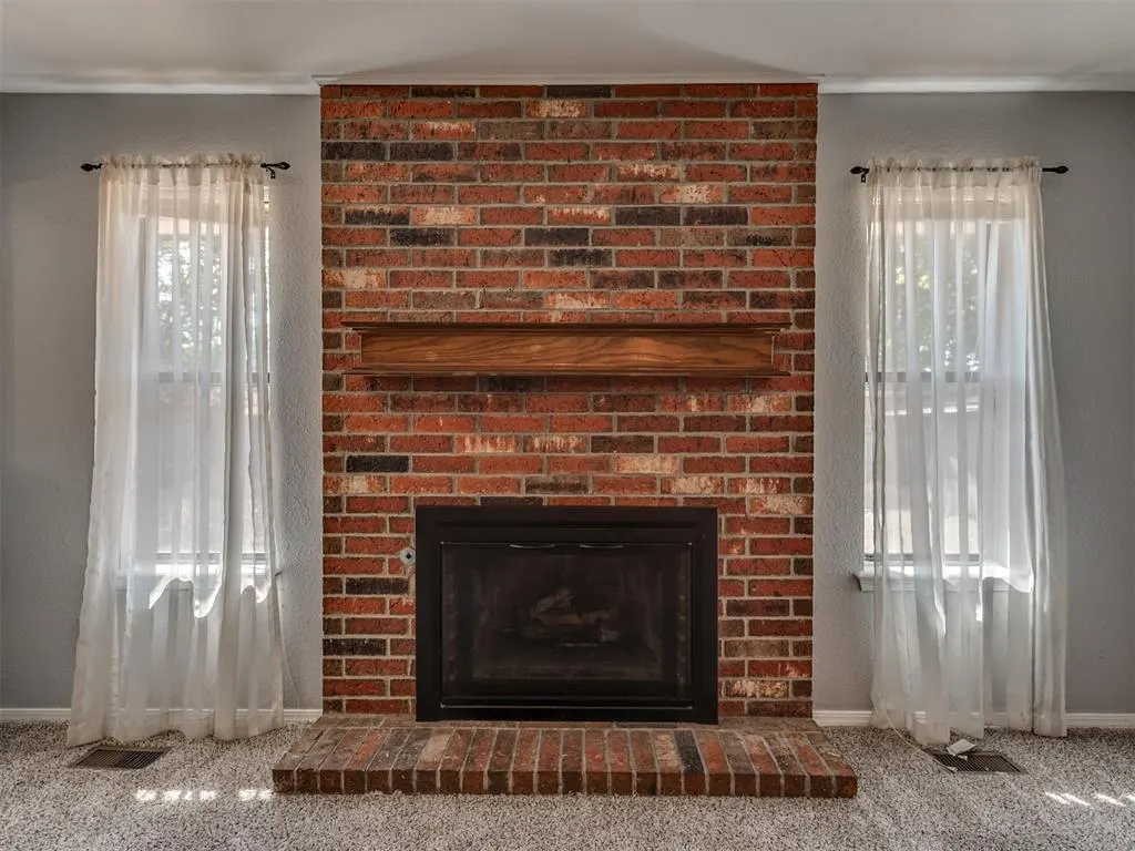 Photo 5 — 420 Brighton Drive, Edmond, OK 73003
