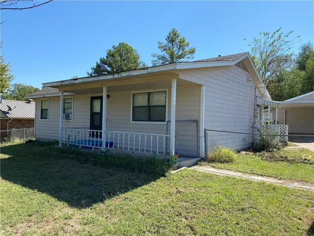 Front exterior — 212 E Beech Street, Tecumseh, OK 74873