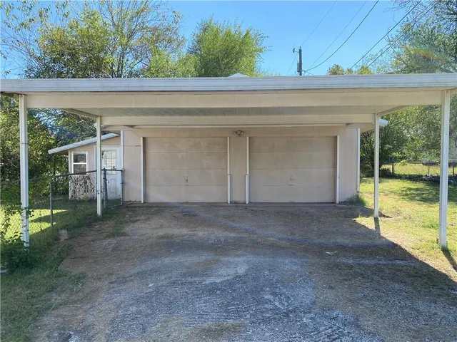 Photo 2 — 212 E Beech Street, Tecumseh, OK 74873
