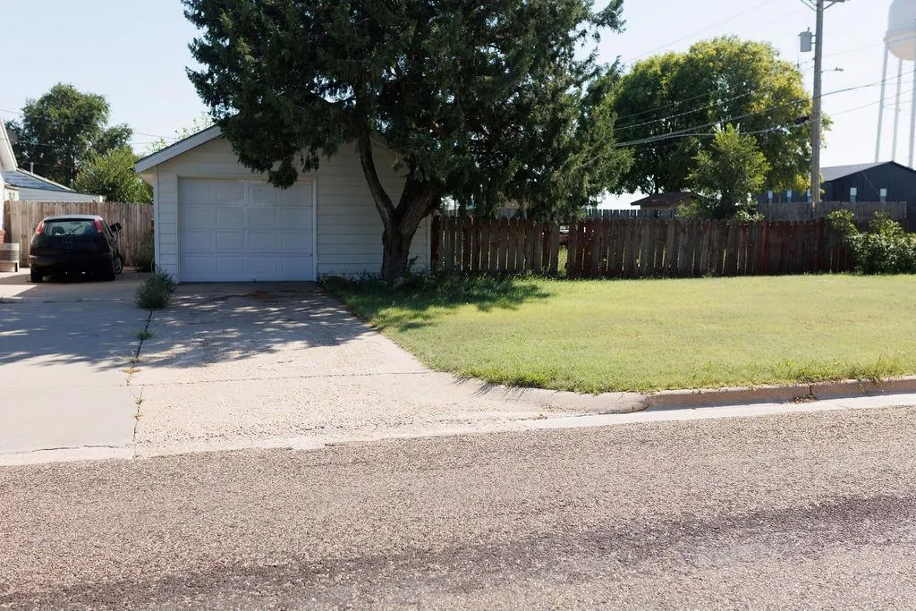 Photo 13 — 801 NW 11TH Street, Guymon, OK 73942
