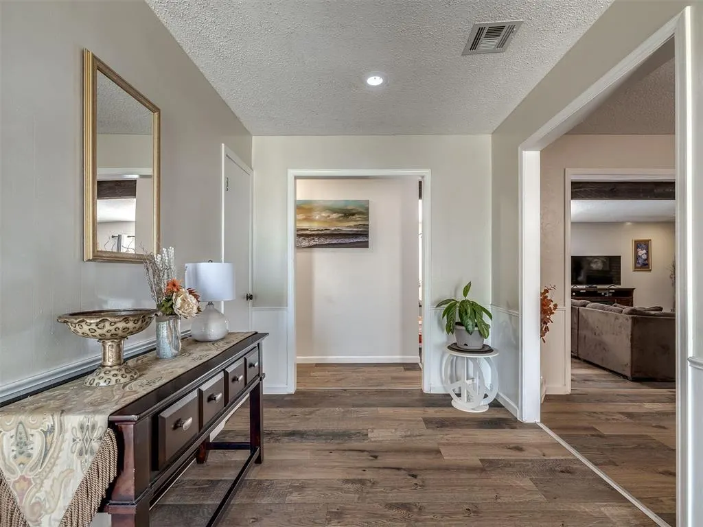Photo 5 — 6712 NW 61st Street, Warr Acres, OK 73122