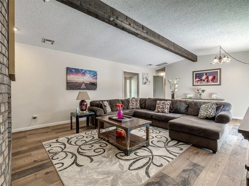 Photo 9 — 6712 NW 61st Street, Warr Acres, OK 73122