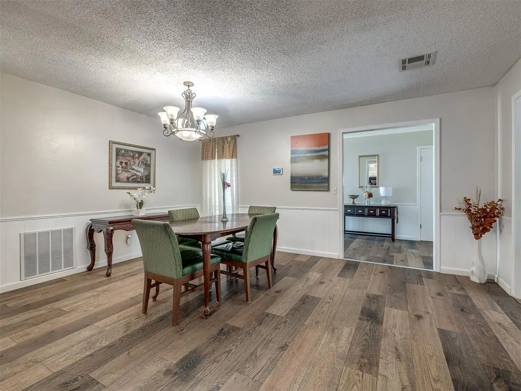 Photo 11 — 6712 NW 61st Street, Warr Acres, OK 73122
