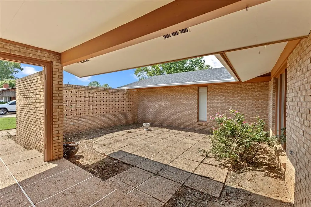 Photo 5 — 1535 Mockingbird Lane, Weatherford, OK 73096