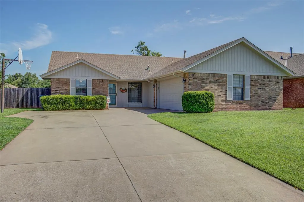 Photo 3 — 2109 Shamrock Drive, Edmond, OK 73003