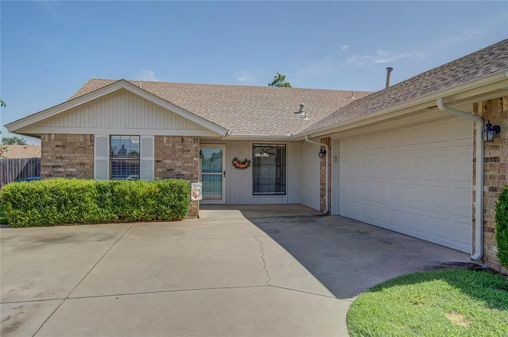 Photo 4 — 2109 Shamrock Drive, Edmond, OK 73003